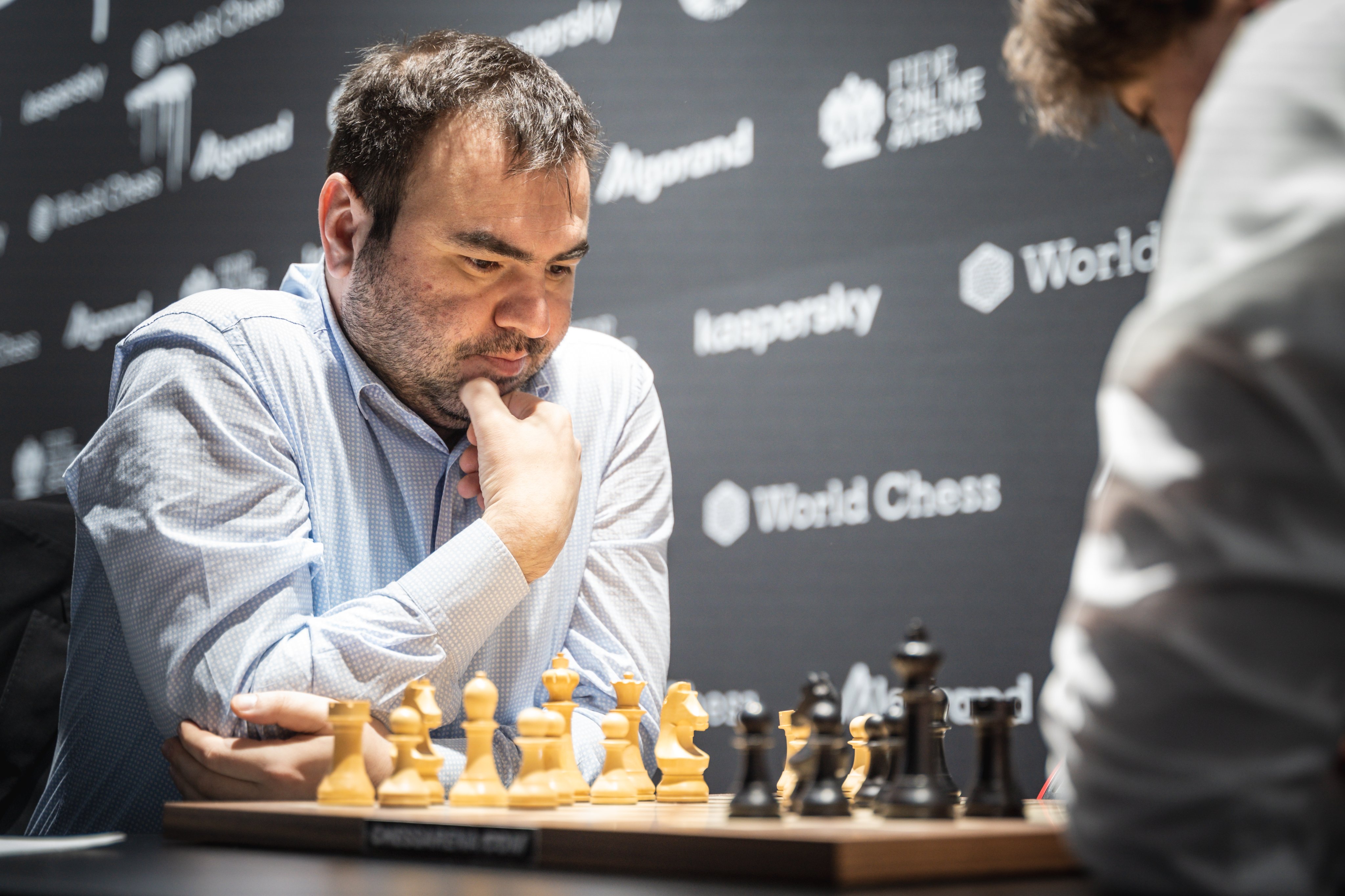 Shakhriyar Mamedyarov (hier gegen Vincent Keymer) war zuletzt in Berlin beim Grand Prix an den Brettern zu sehen. Die erneute Qualifikation fürs Turnier der WM-Kandidaten hat der Aseri knapp verpasst. | Foto: FIDE